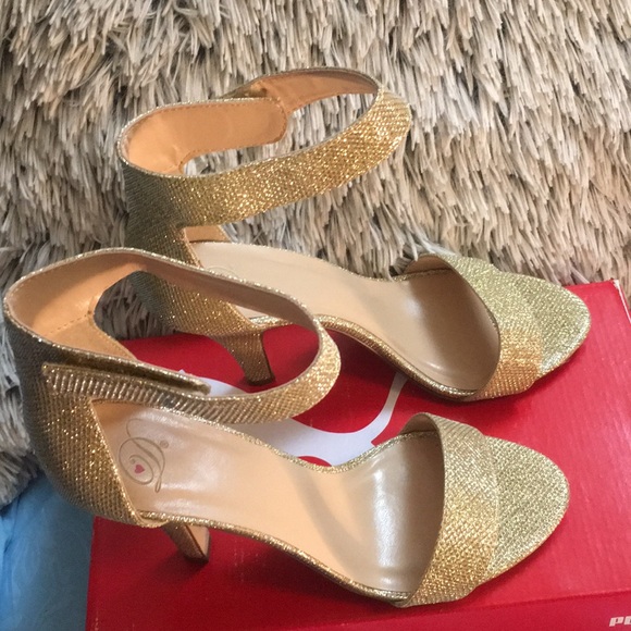 Heels - Picture 3 of 3